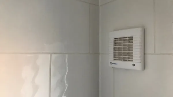 Bathroom extractor fan installation