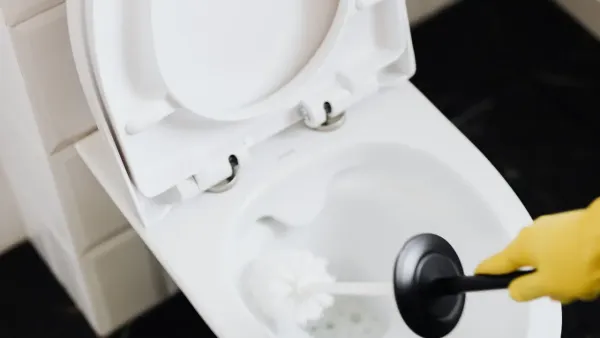 Unblock a clogged toilet Unblock a clogged toilet