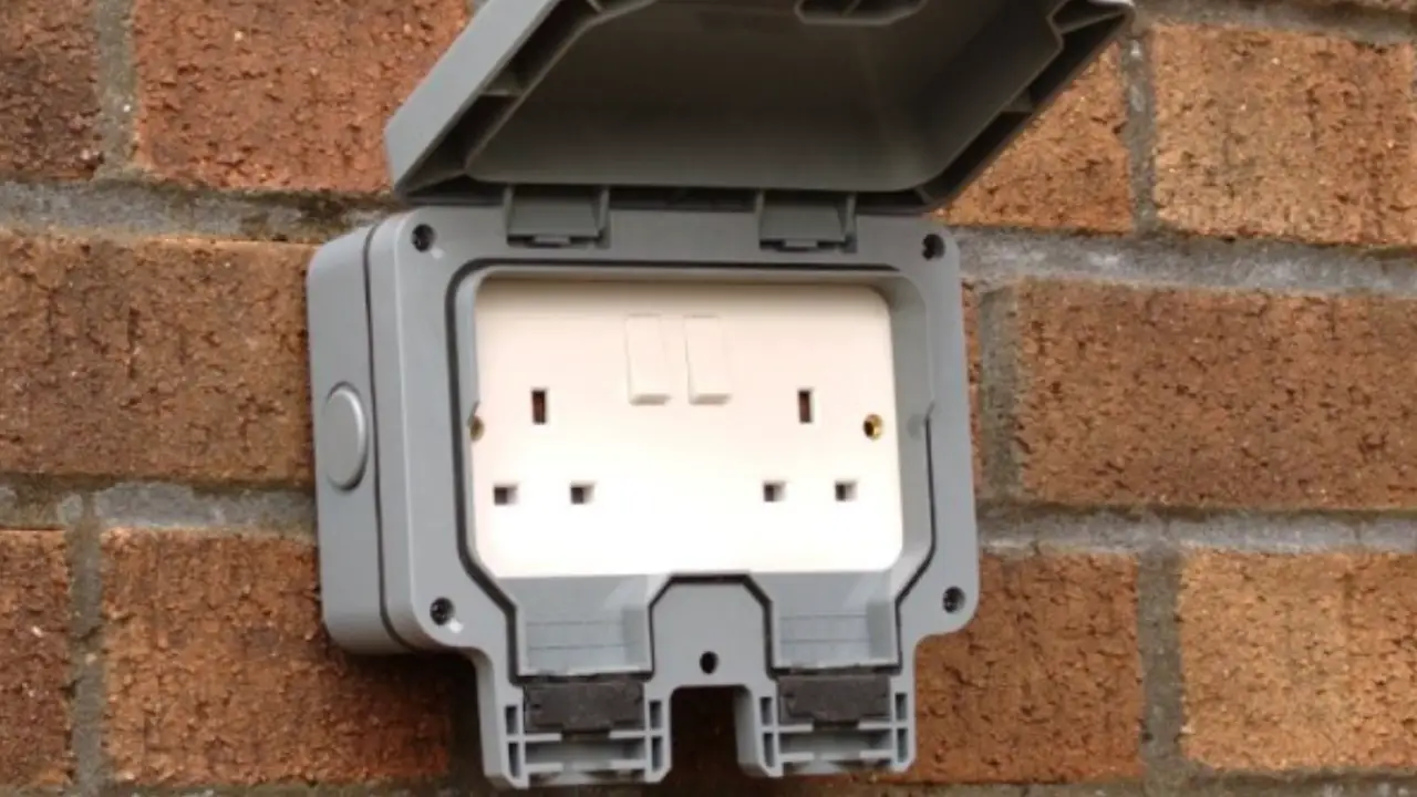 Install outside power socket cost