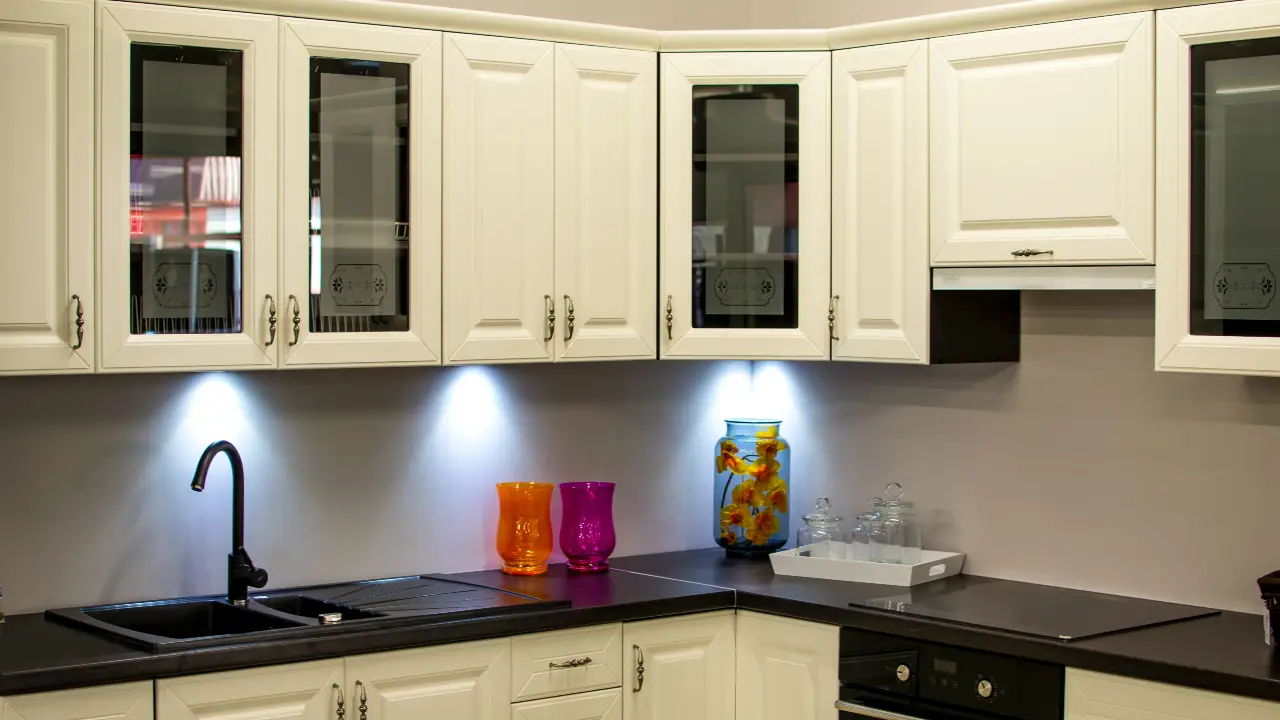 Estimates for paint kitchen cabinet doors near St Albans