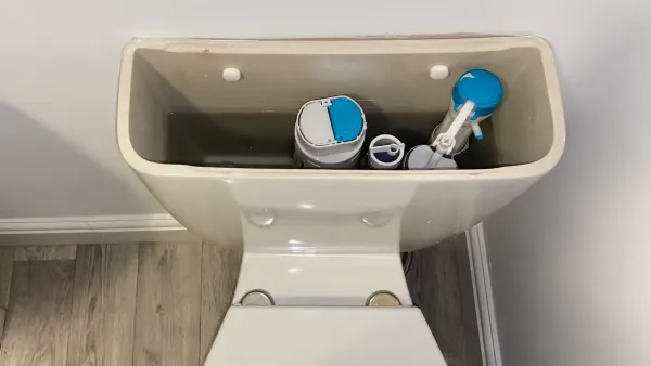 Replace float valve in toilet cistern Replace float valve in toilet cistern