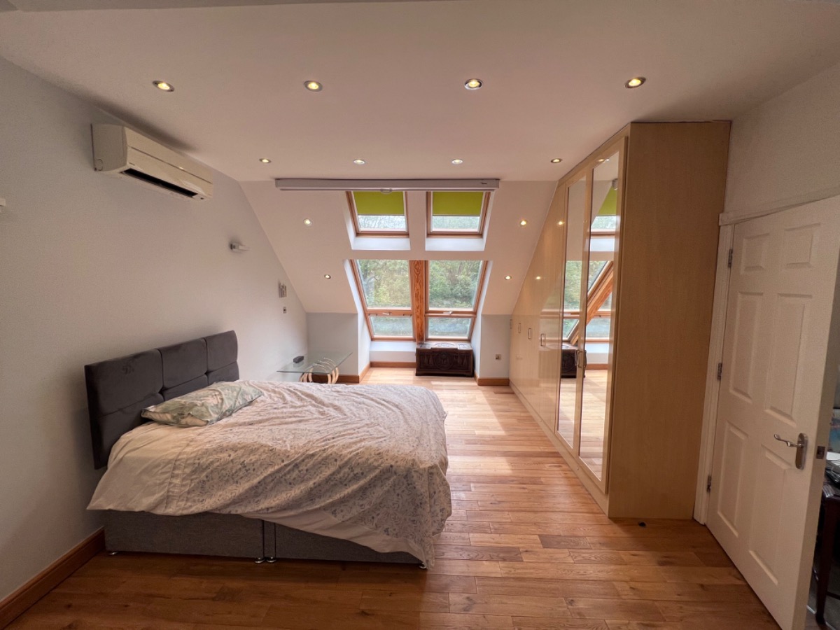 Painter and Decorator: Image 2