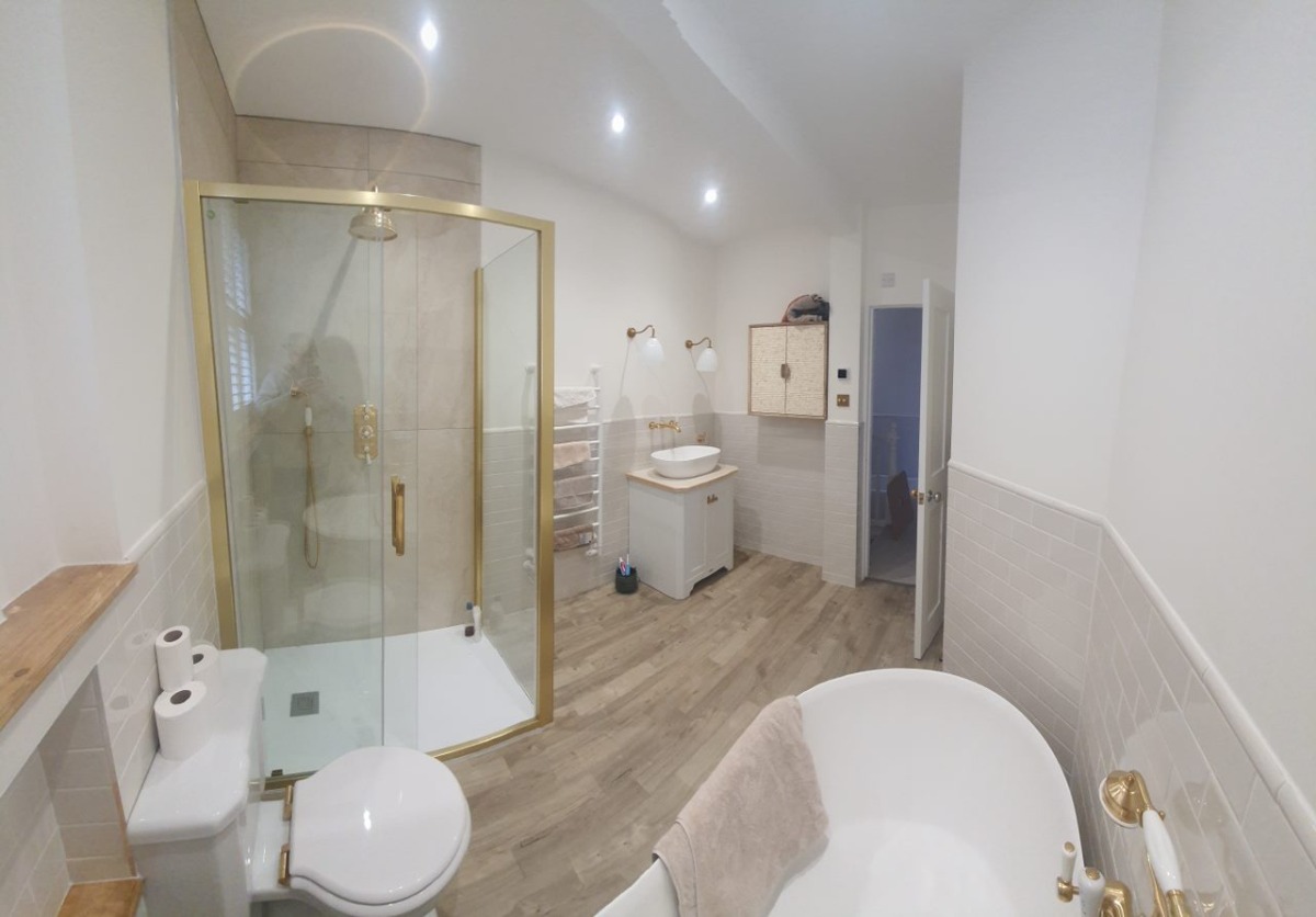 Bathroom Fitter: Image 1