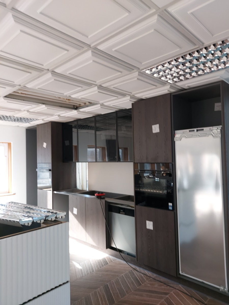 Kitchen Fitter: Image 1