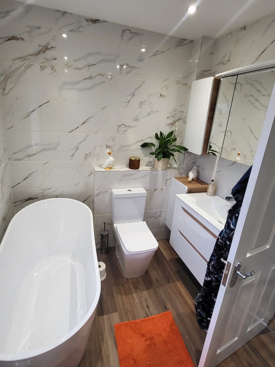 Bathroom Fitter: Image 1