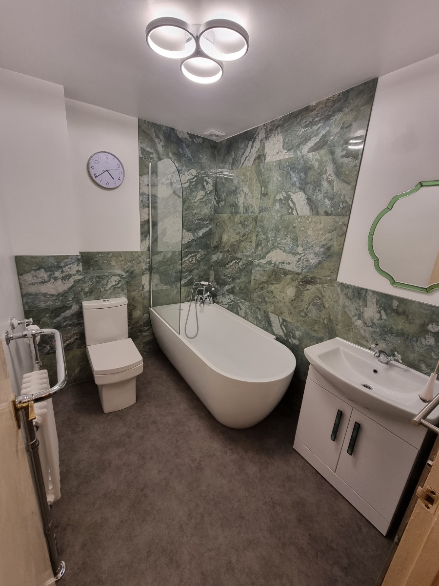 Bathroom Fitter: Image 1