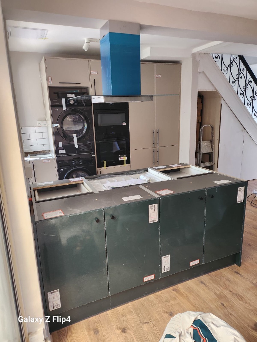 Kitchen Fitter: Image 1