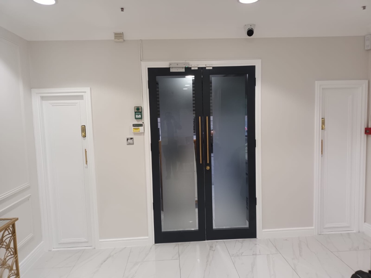 Painter and Decorator: Image 1
