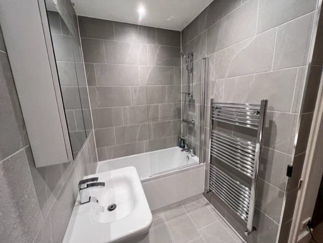 Bathroom Fitter: Image 1