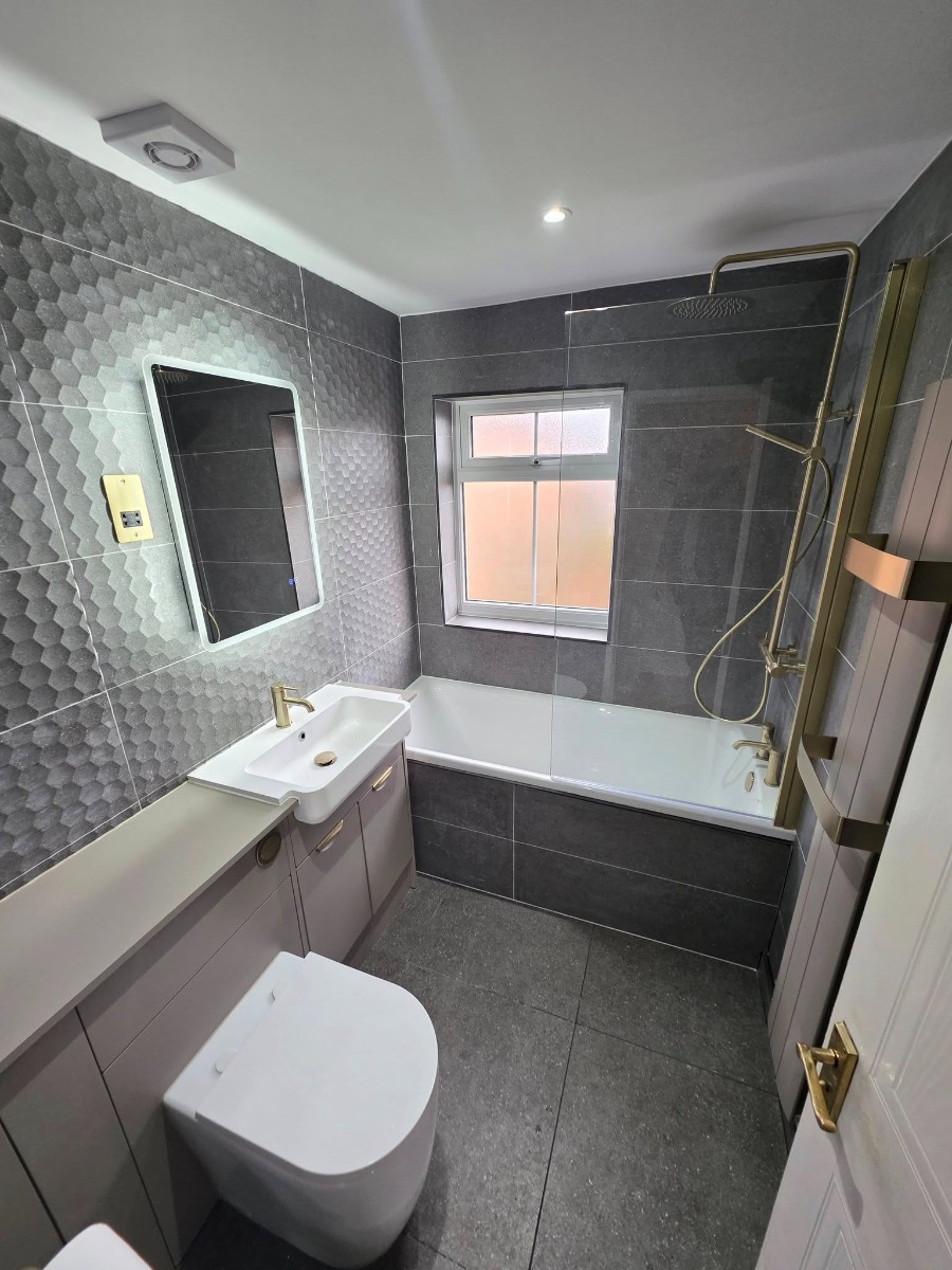 Bathroom Fitter: Image 29