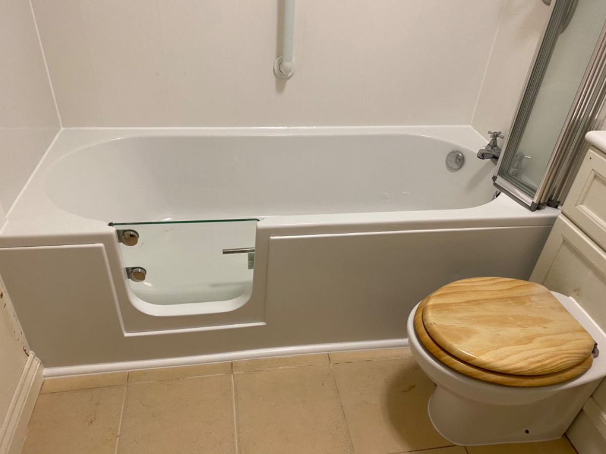 Bathroom Fitter: Image 1