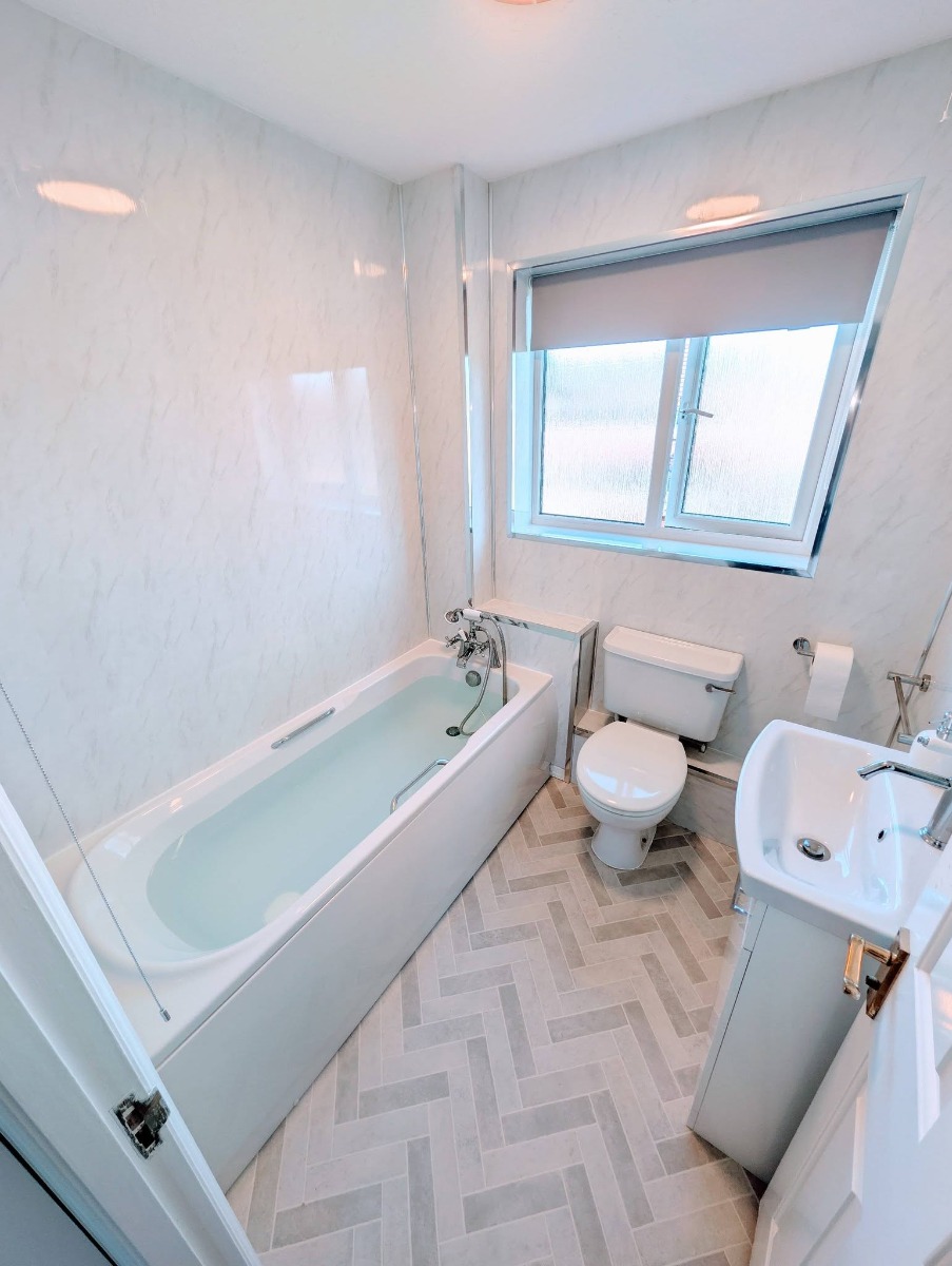Bathroom Fitter: Image 38