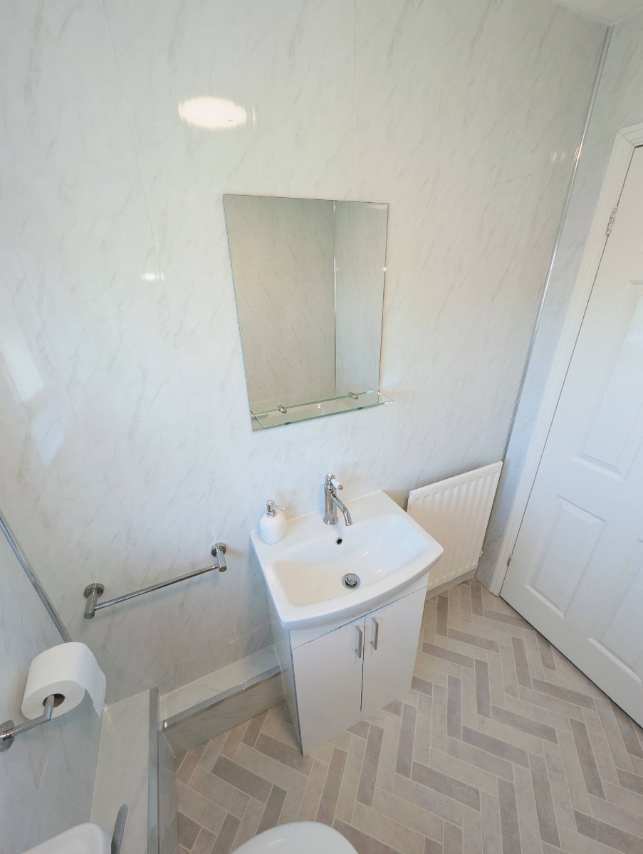 Bathroom Fitter: Image 32