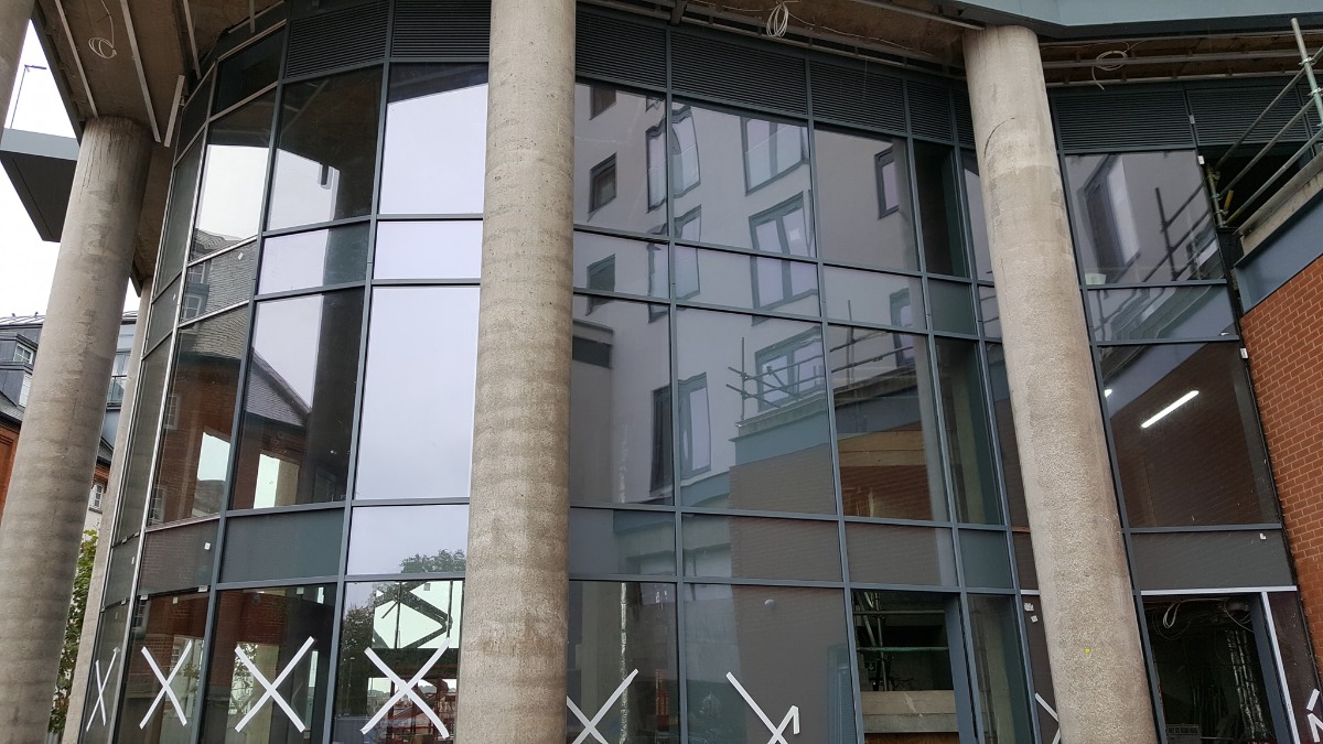 Glass / Glazier: Image 1