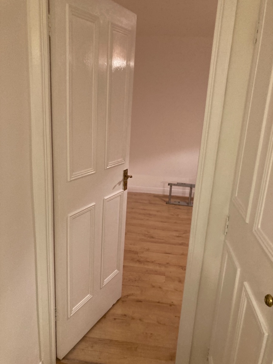 Painter and Decorator: Image 4