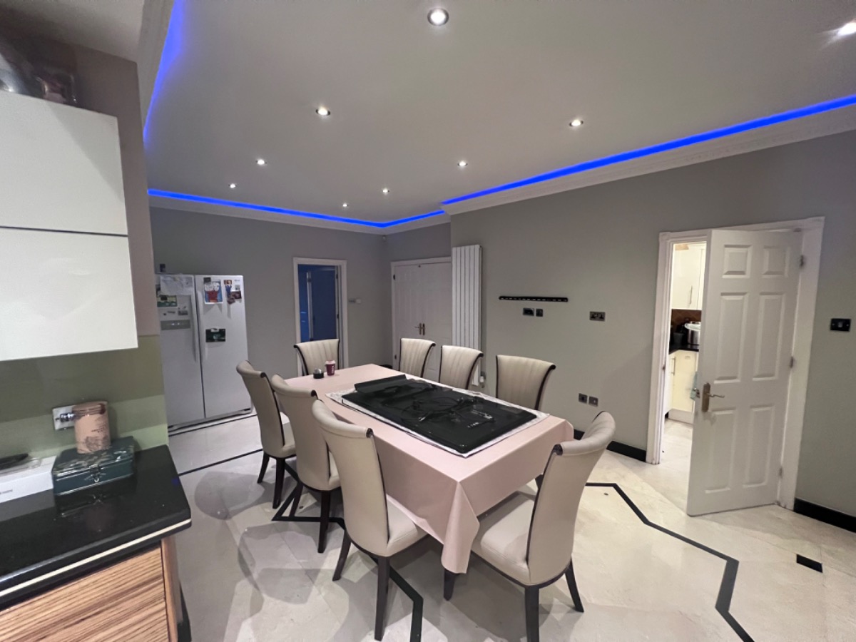 Painter and Decorator: Image 1