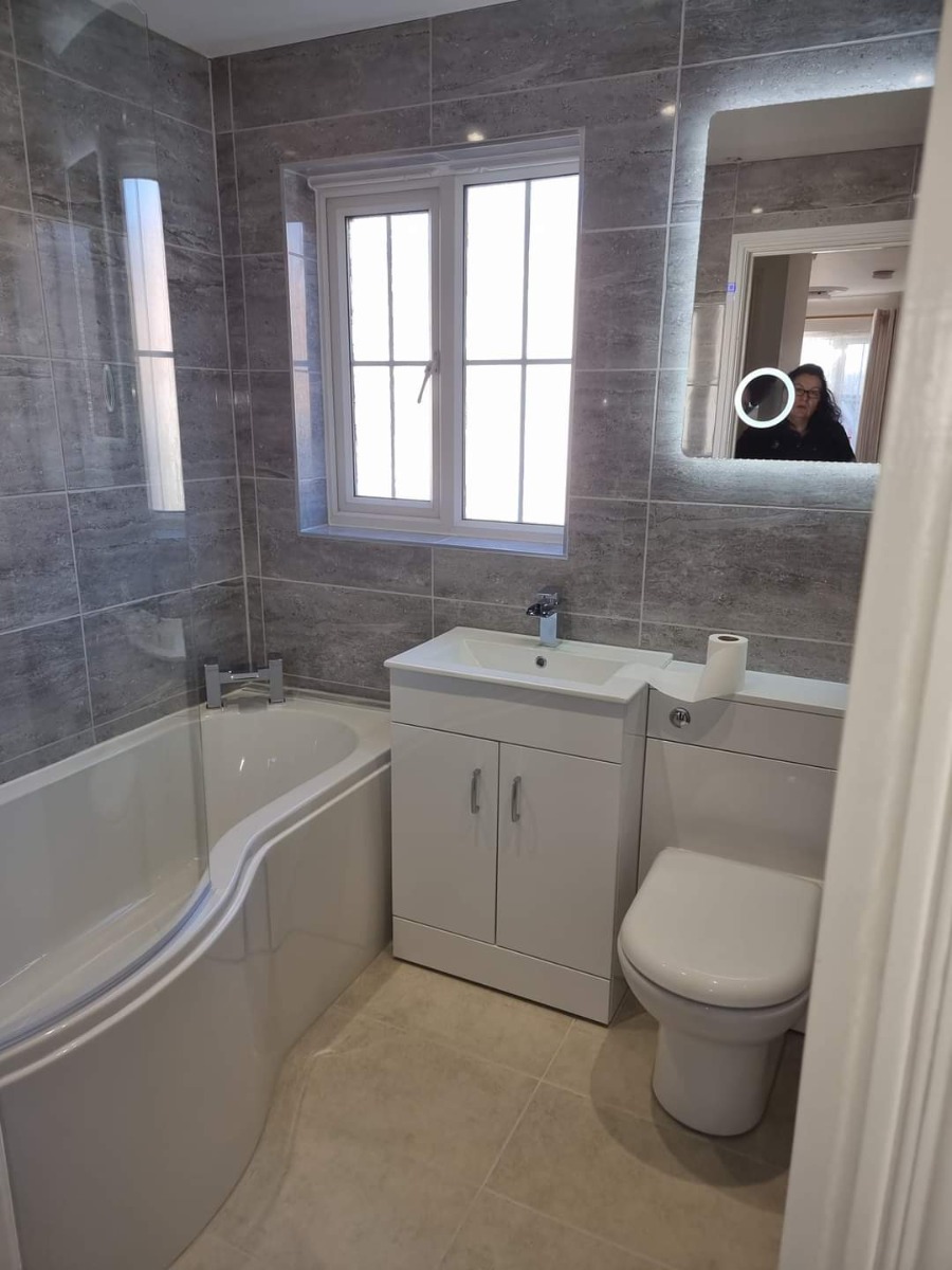 Bathroom Fitter: Image 1