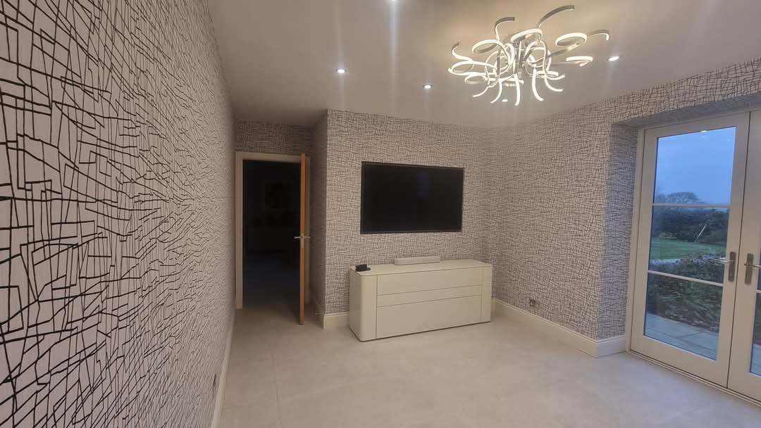 Painter and Decorator: Image 4