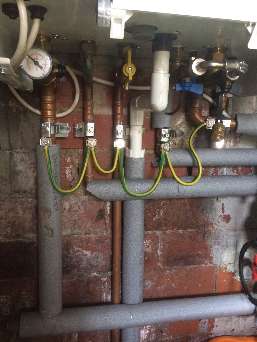 Heating Engineer: Image 1 – Cross bonding added to a customers installation.