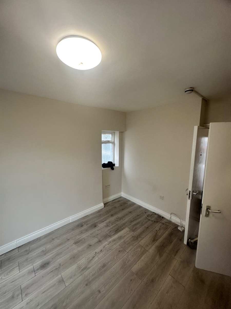 Painter and Decorator: Image 3