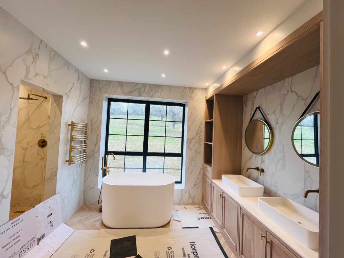 Painter and Decorator: Image 2