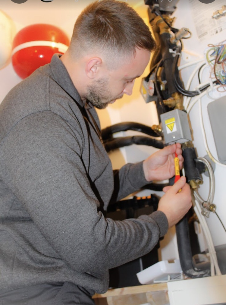 Heating Engineer: Image 3