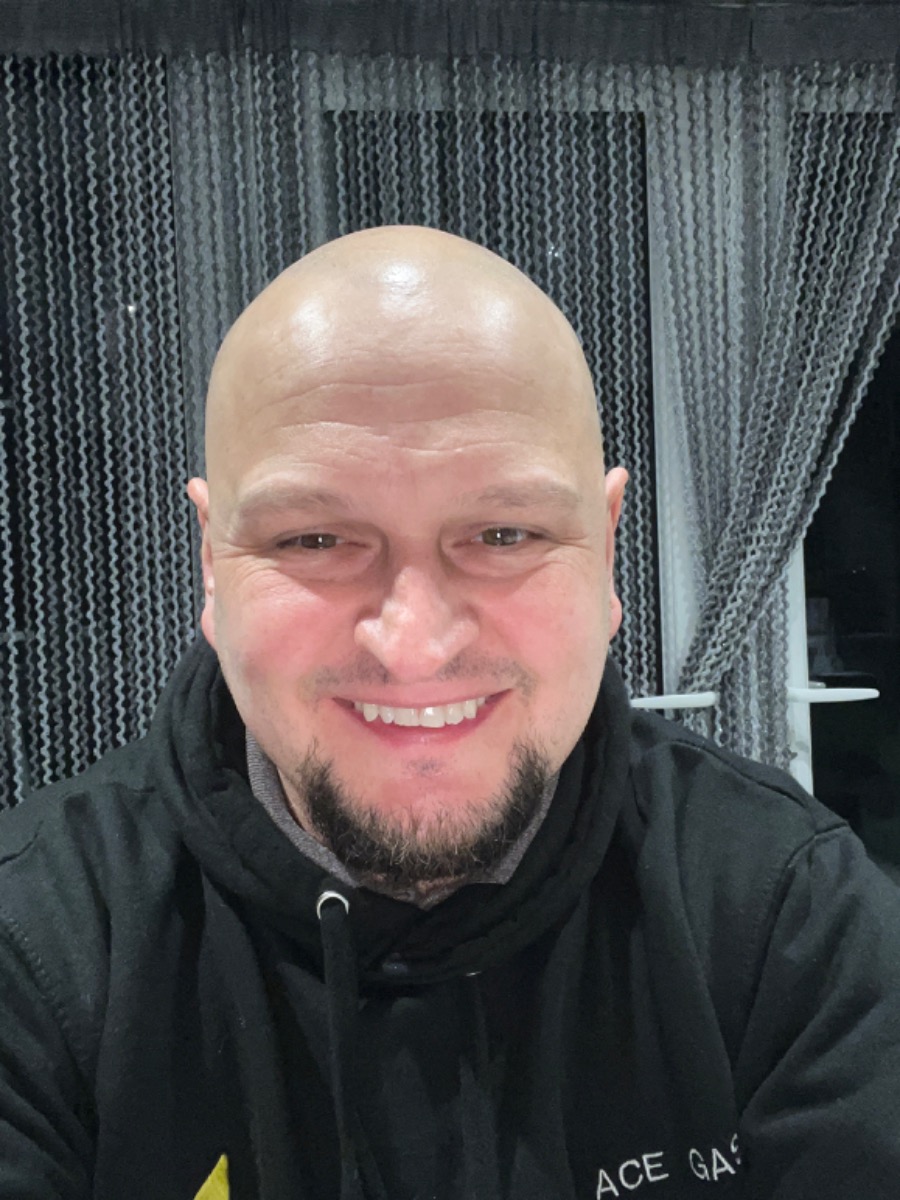Profile: Image 1 – Selfie 
