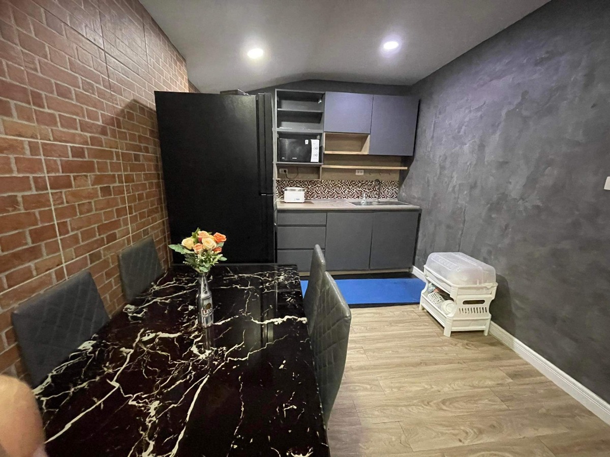 Builder: Image 7