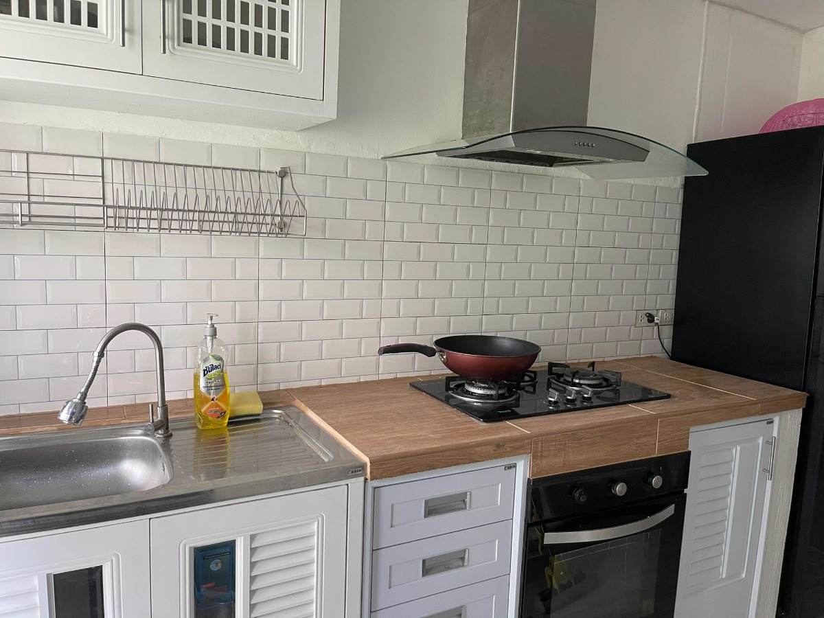 Kitchen Fitter: Image 1