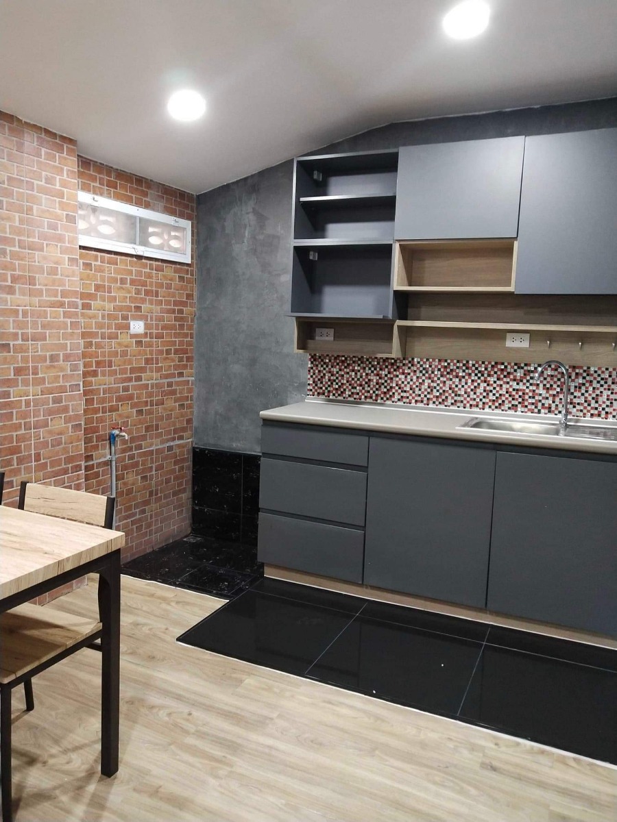 Builder: Image 19