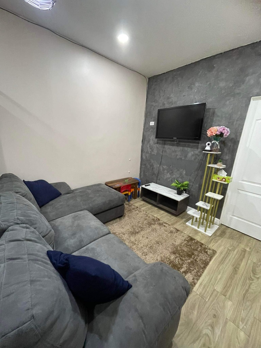 Painter and Decorator: Image 4