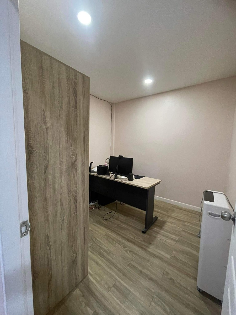 Builder: Image 21